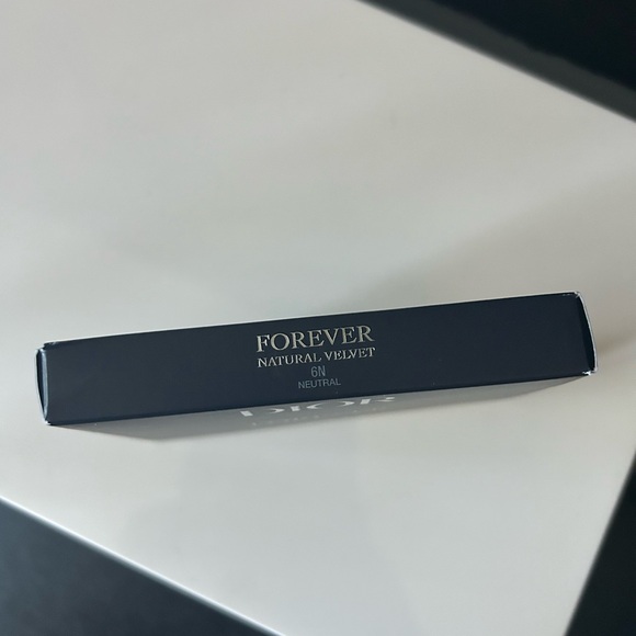 New DIOR Forever Compact Foundation — 6N - Picture 2 of 4